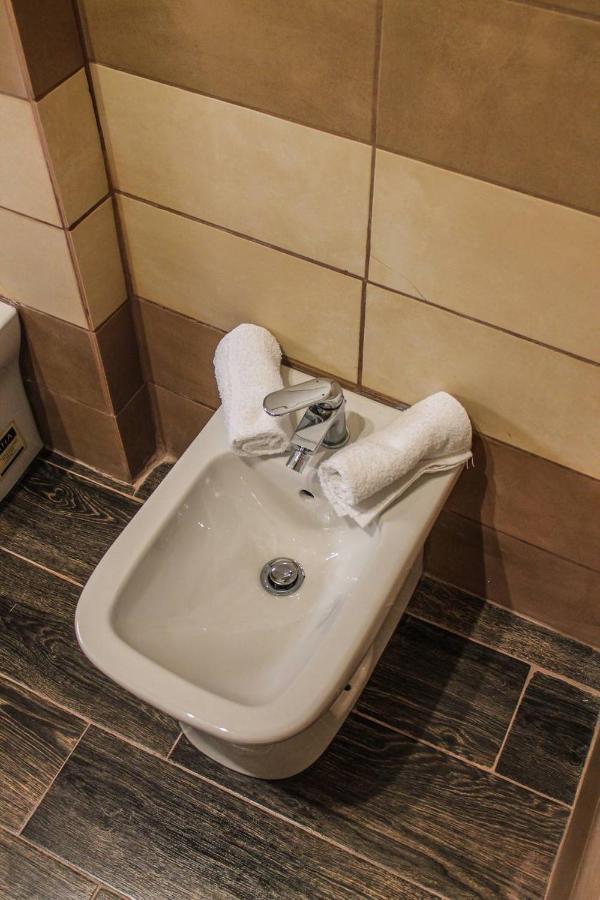 Hotel Alexander House Palermo Esterno foto